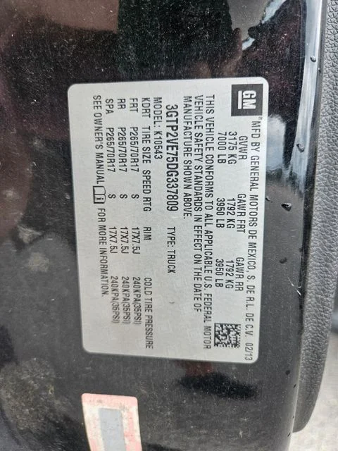 Used 2013 Black GMC SLE image 28