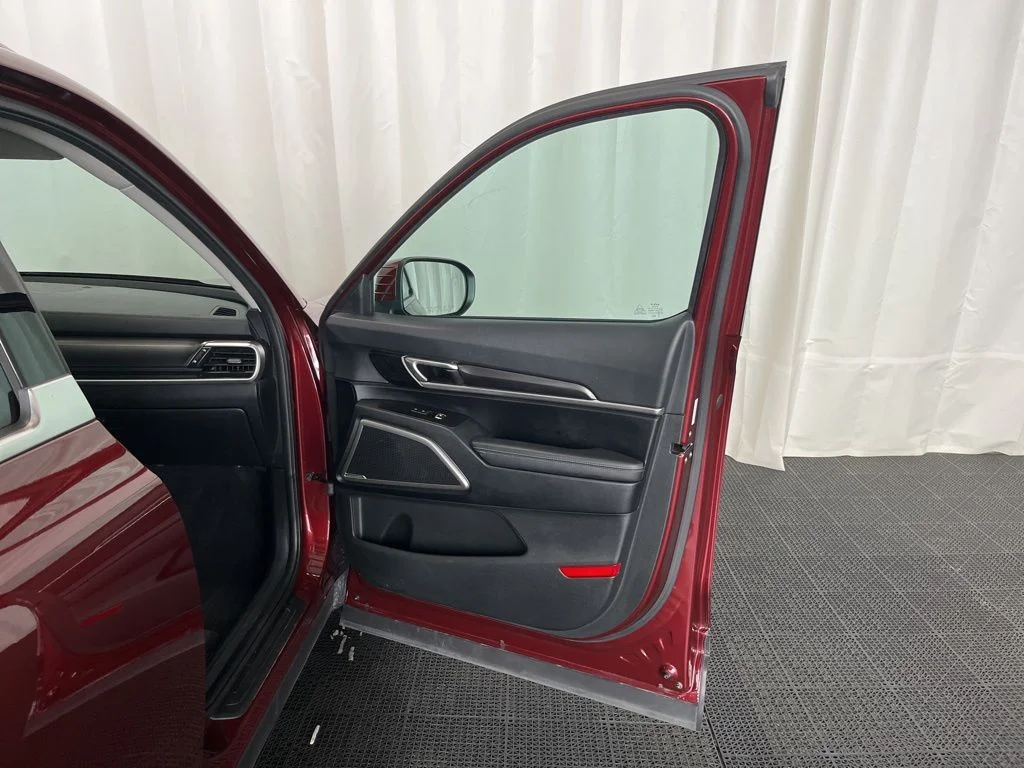 Used 2023 Red Kia S image 20