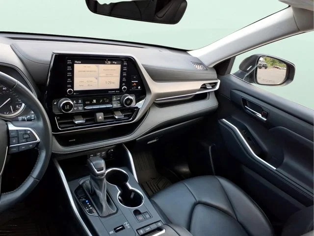 Used 2022 Brown Toyota XLE image 14