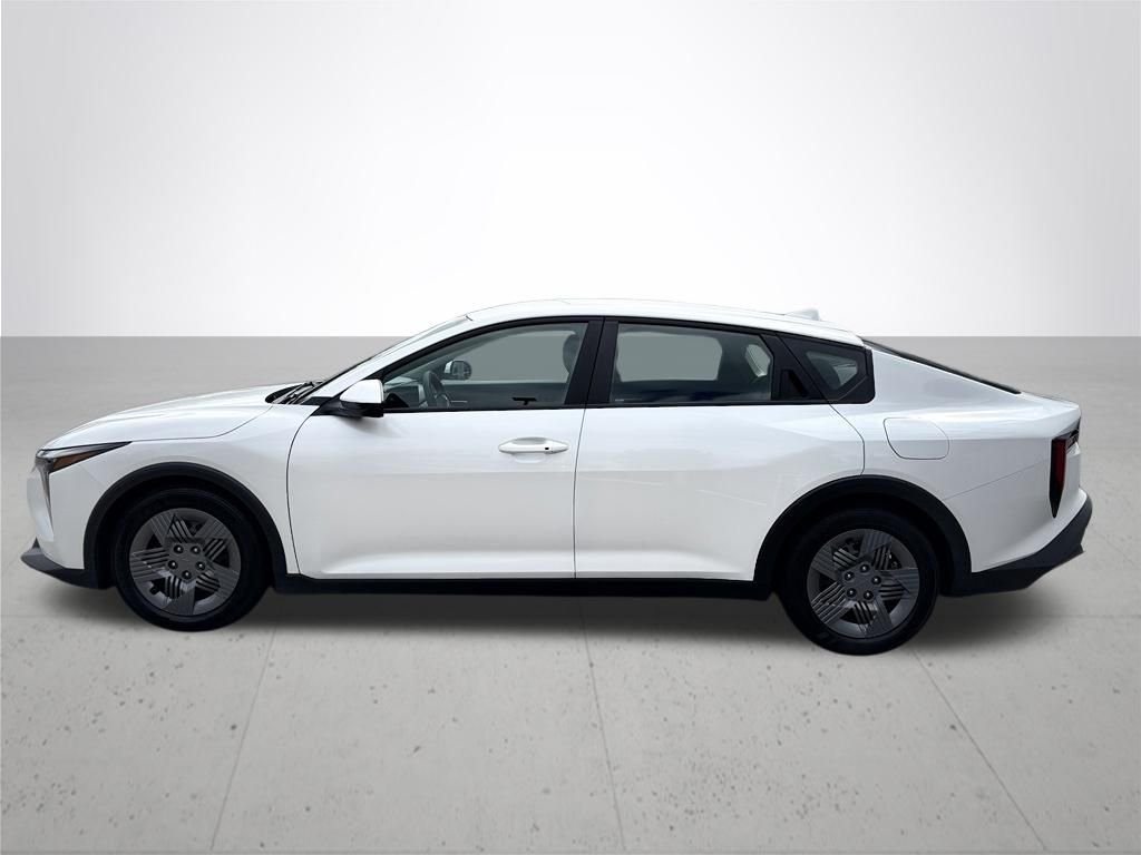 Used 2025 Snow White Pearl Kia LX image 10