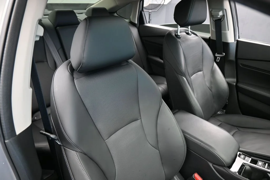 Used 2024 Solar Silver Metallic Honda Touring image 39