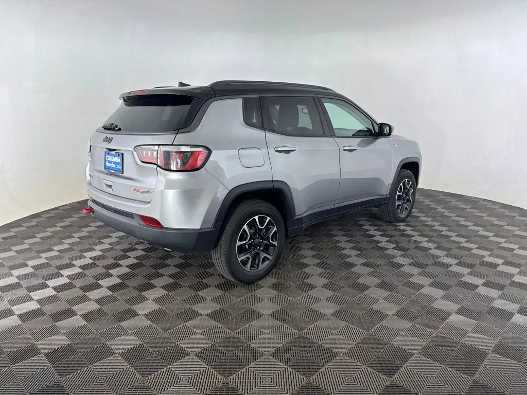 Used 2019 Silver Jeep Trailhawk image 5