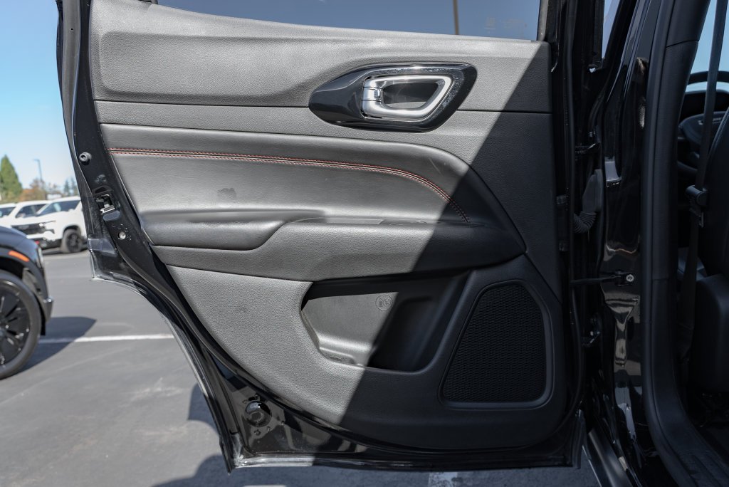 Used 2025 Diamond Black Crystal Pearlcoat Jeep Trailhawk image 24