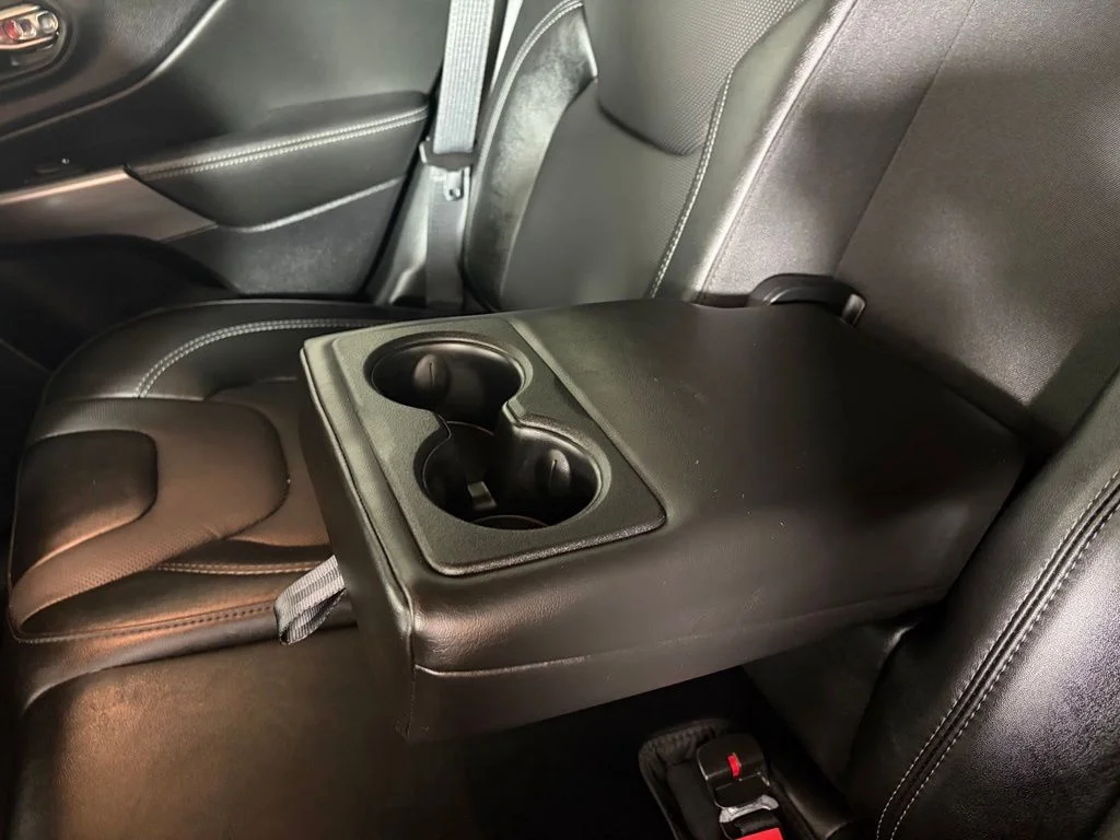 Used 2022 Black Jeep Latitude Lux image 15