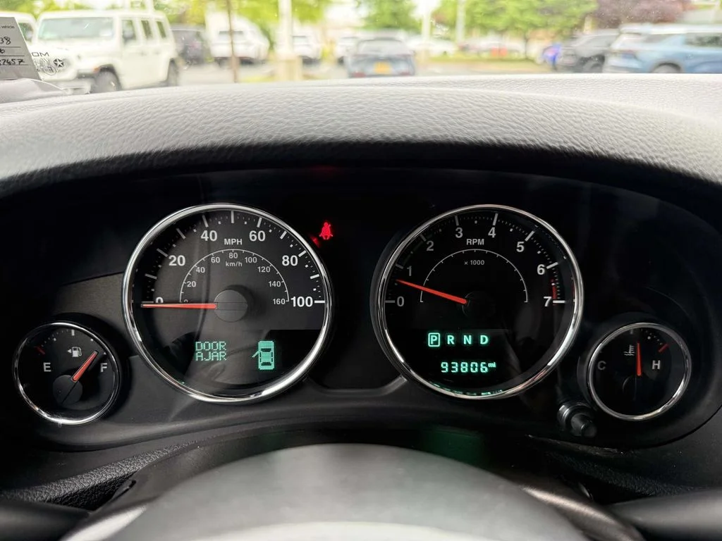 Used 2016 Silver Jeep Unlimited Rubicon image 27