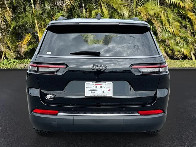 New 2026 Diamond Black Crystal Pearl-Coat Exterior Paint Jeep Laredo image 4