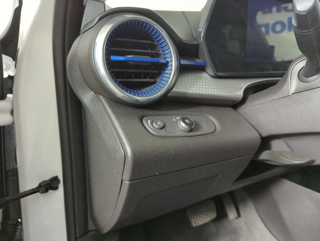 Used 2025 Summit White Chevrolet LT image 26