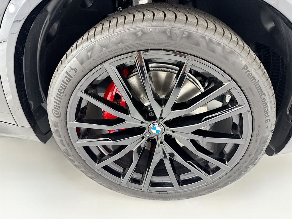 New 2026 Black Sapphire Metallic BMW sDrive40i image 31