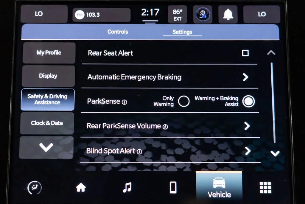 Used 2023 Diamond Black Crystal Pearlcoat Jeep Laredo image 19