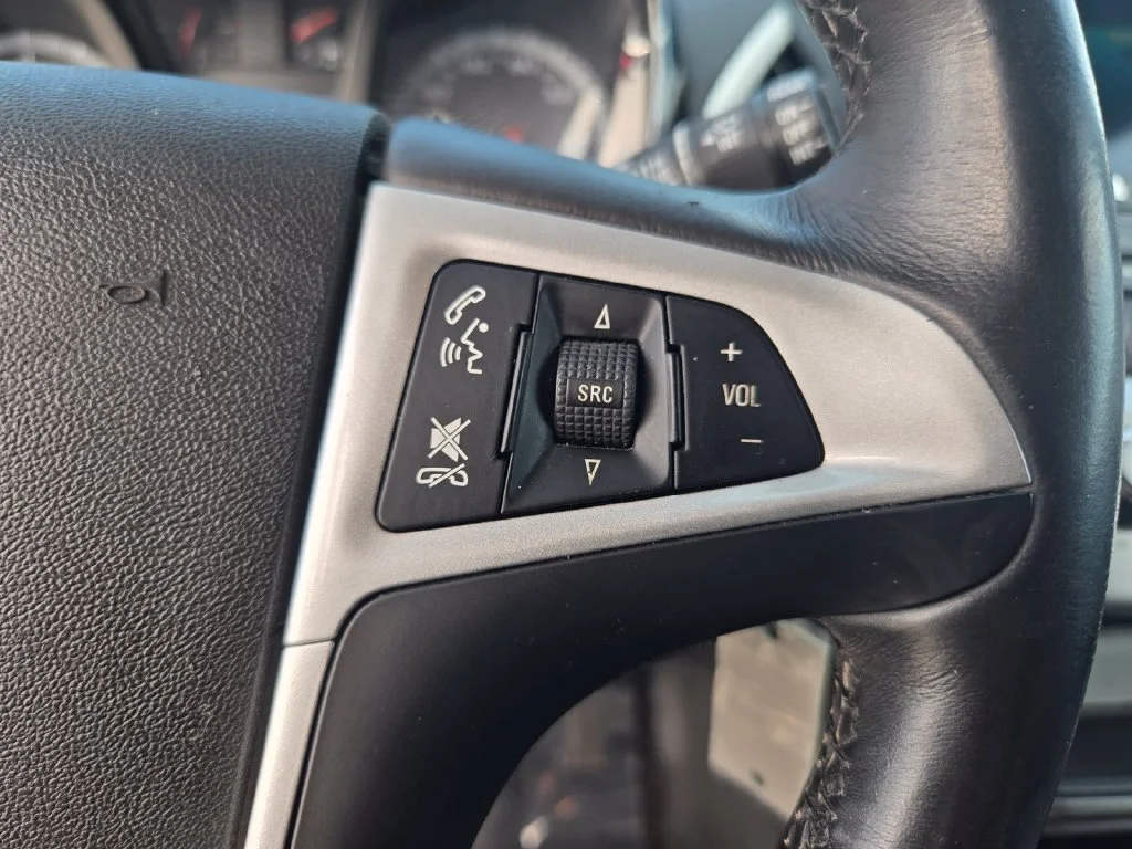 Used 2016 White Frost GMC Denali image 23
