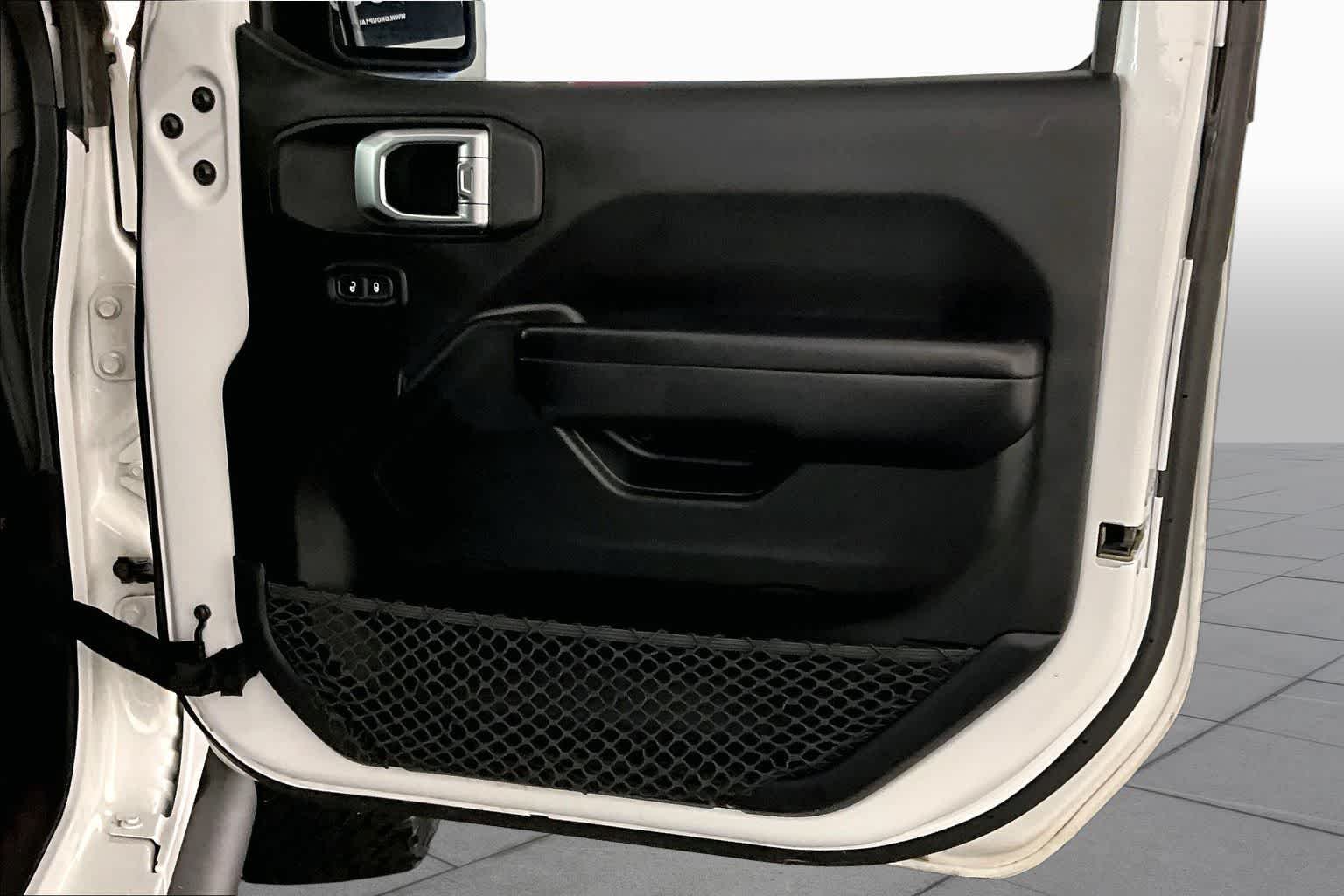 Used 2018 Bright White Clear Coat Jeep Sport S image 21