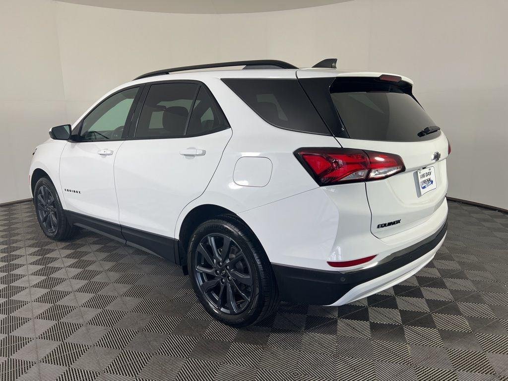 Used 2022 Summit White Chevrolet RS image 27