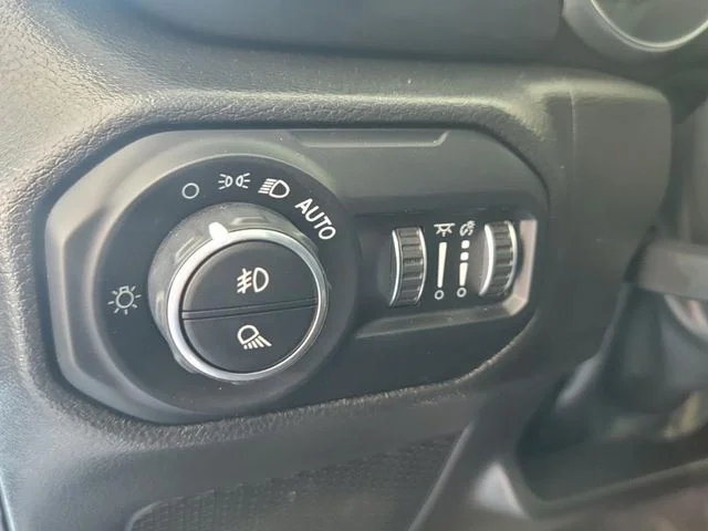 Used 2022 Silver Jeep Sport image 29