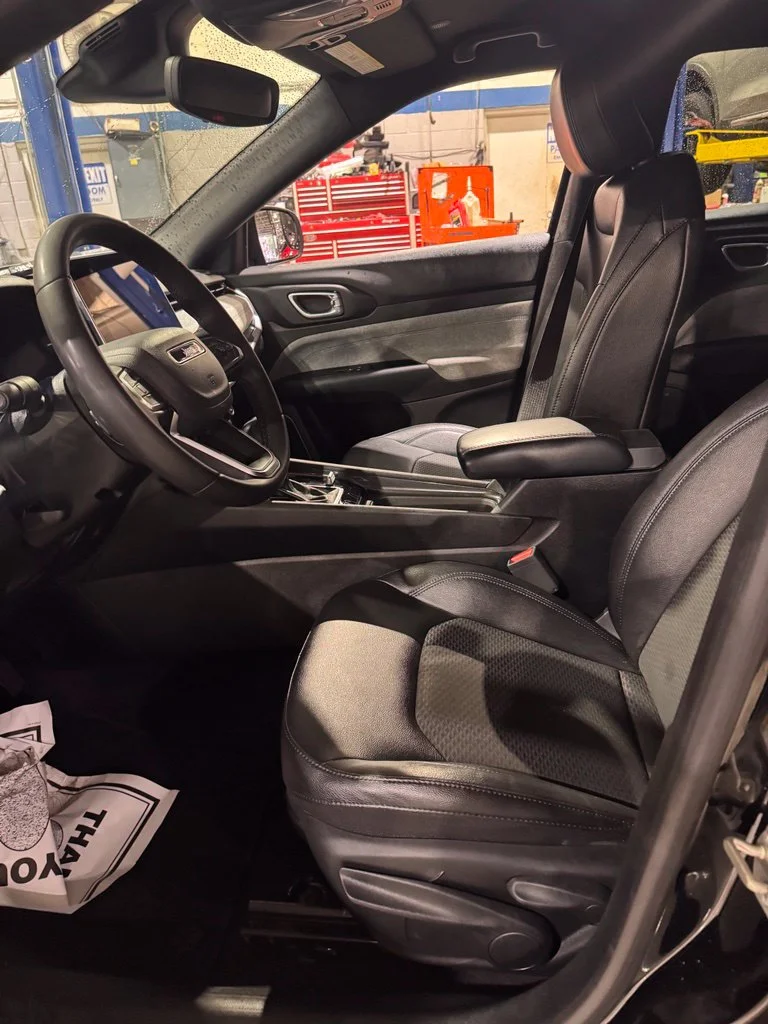 Used 2024 Diamond Black Jeep Latitude image 9