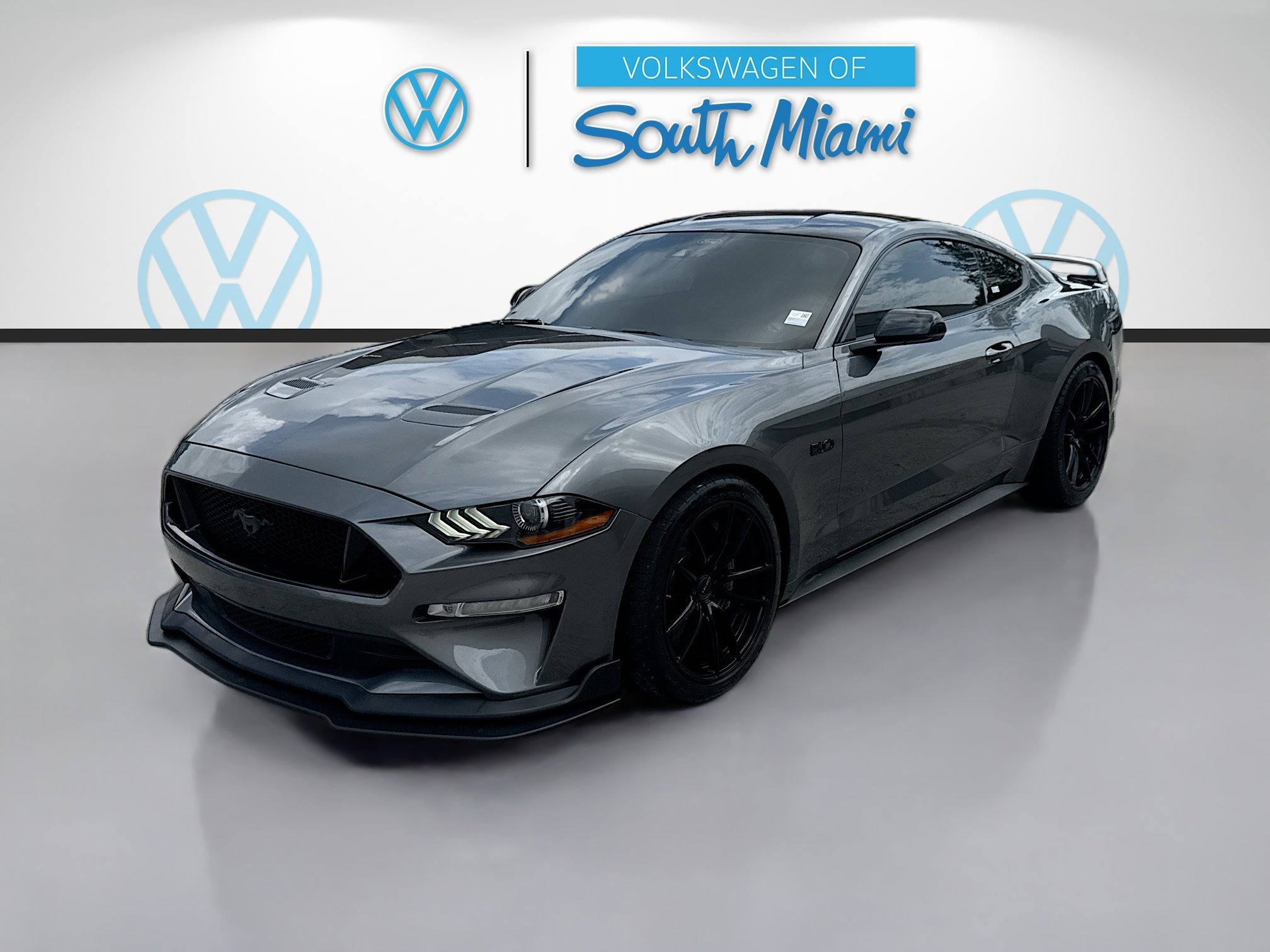 Used 2023 Gray Metallic Ford GT Premium image 3