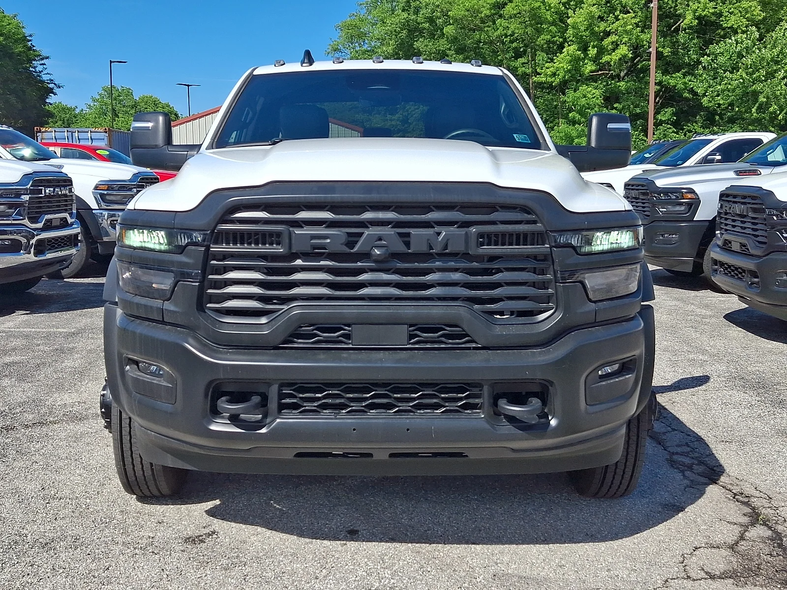 New 2026 Bright White Clear-Coat Exterior Paint RAM Tradesman image 3