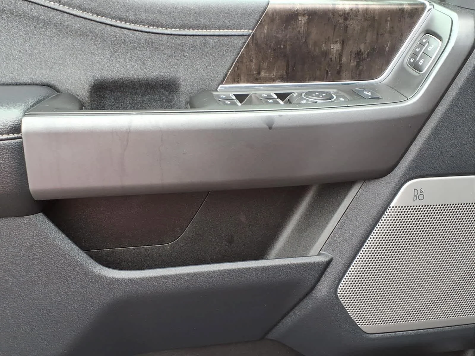 Used 2024 Agate Black Metallic Ford LARIAT image 15
