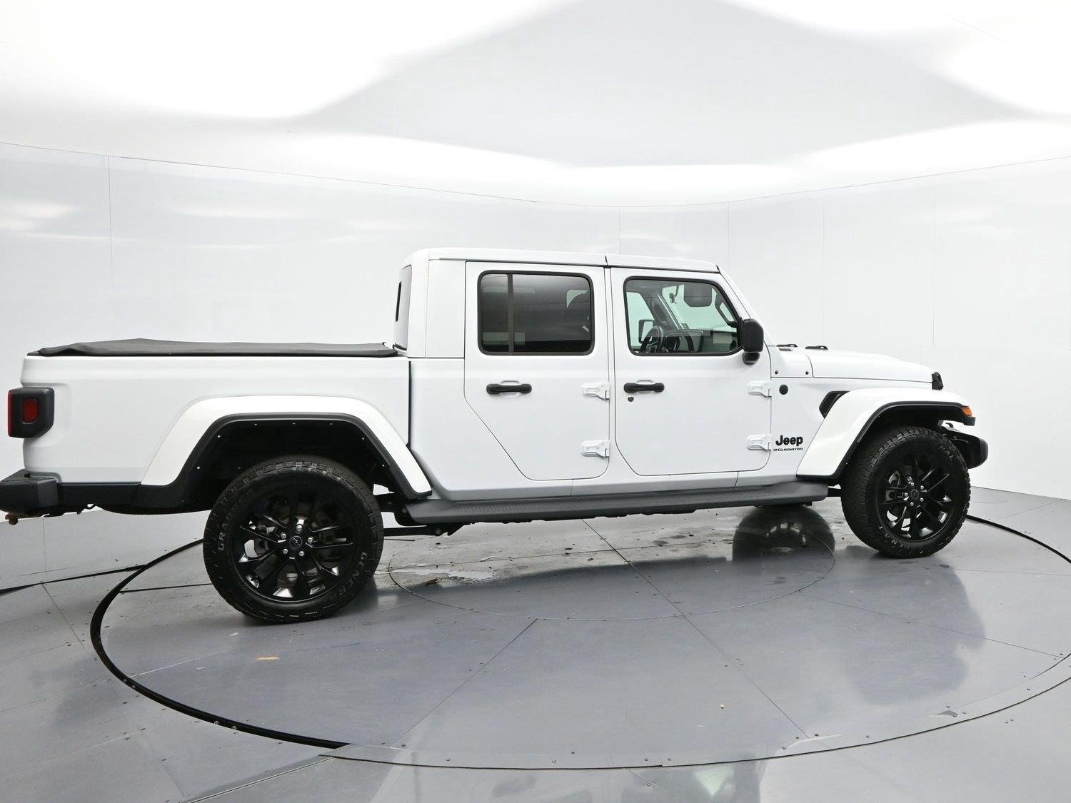 Used 2025 White Jeep Nighthawk image 8