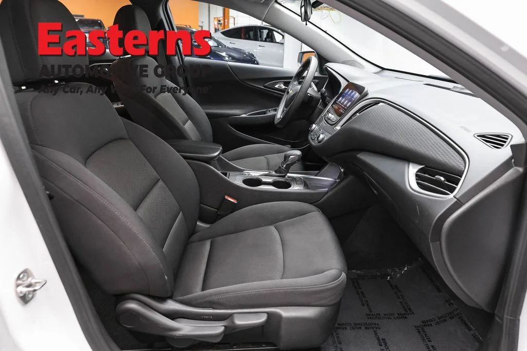 Used 2025 White Chevrolet LT image 24