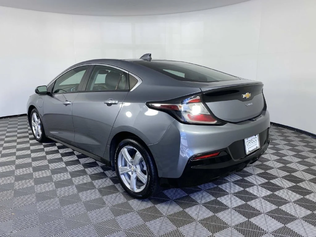 Used 2018 Steel Metallic Chevrolet LT image 6