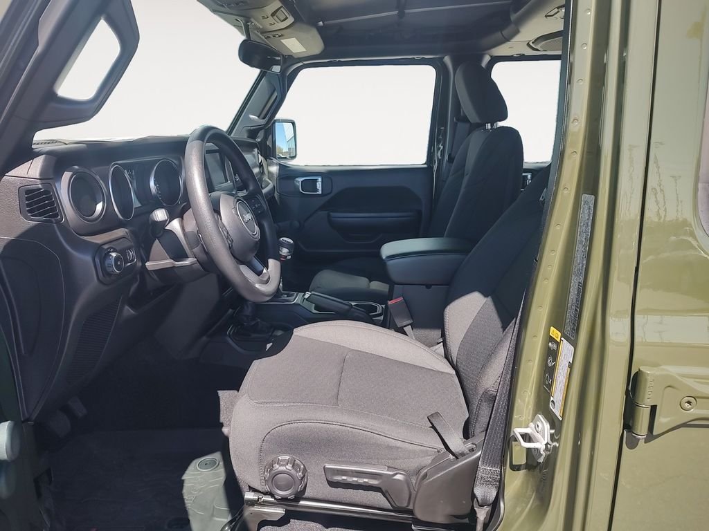 Used 2023 Green Jeep Sport image 9
