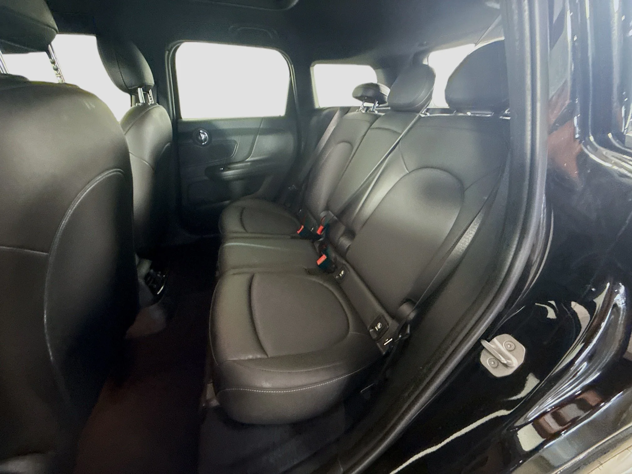 Used 2022 Midnight Black Metallic MINI Oxford Edition image 21