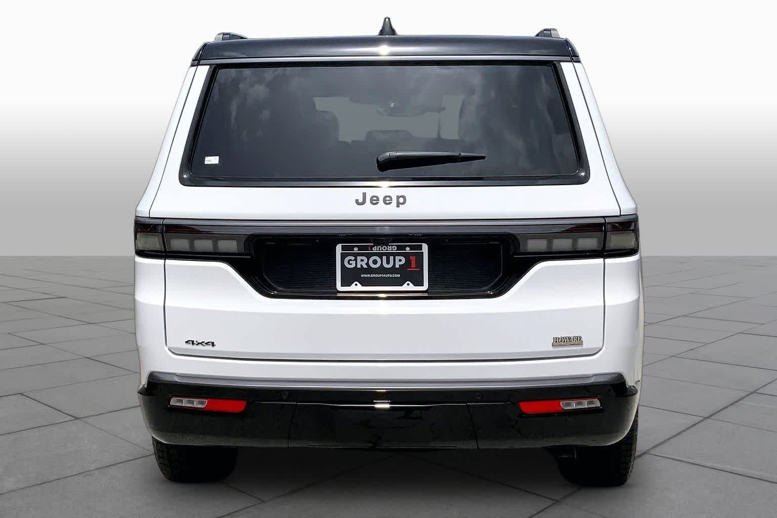 New 2026 Bright White Clear-Coat Exterior Paint Jeep Upland image 4