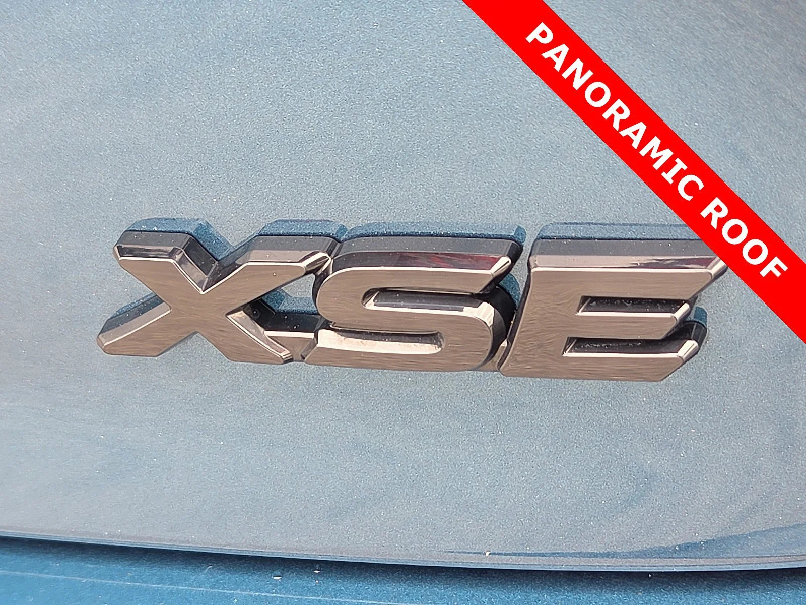 Used 2025 Ocean Gem/Midnight Black Metallic Toyota XSE image 8