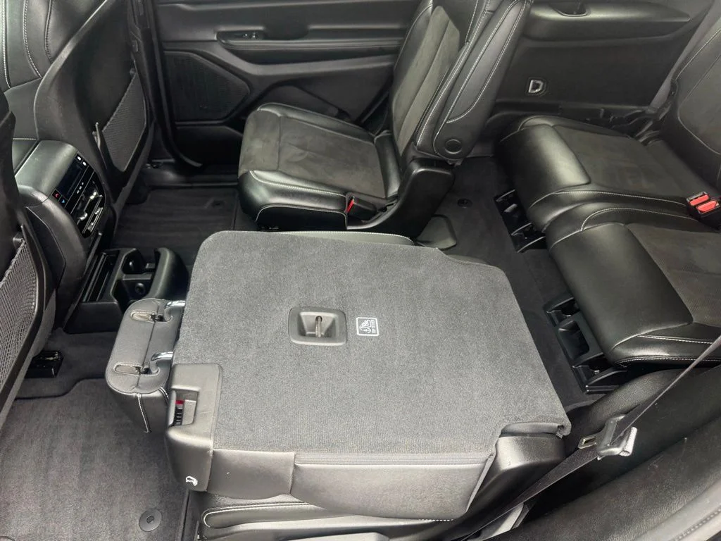 Used 2024 Black Jeep Altitude X image 34