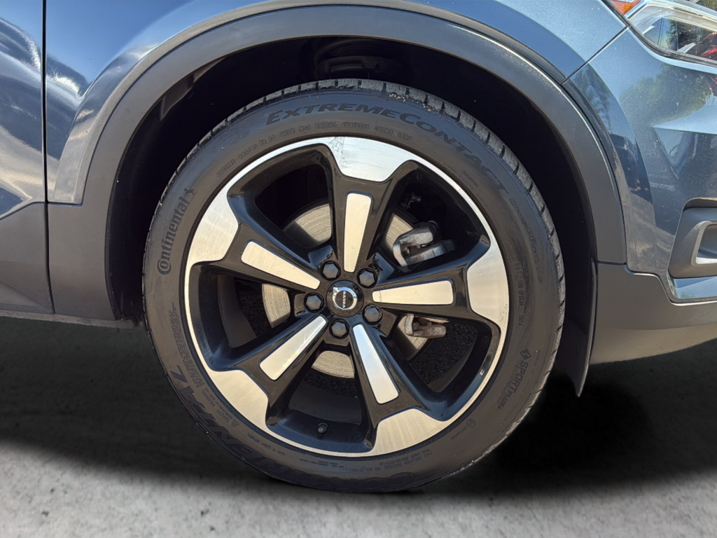 Used 2021 Blue Volvo Momentum image 24