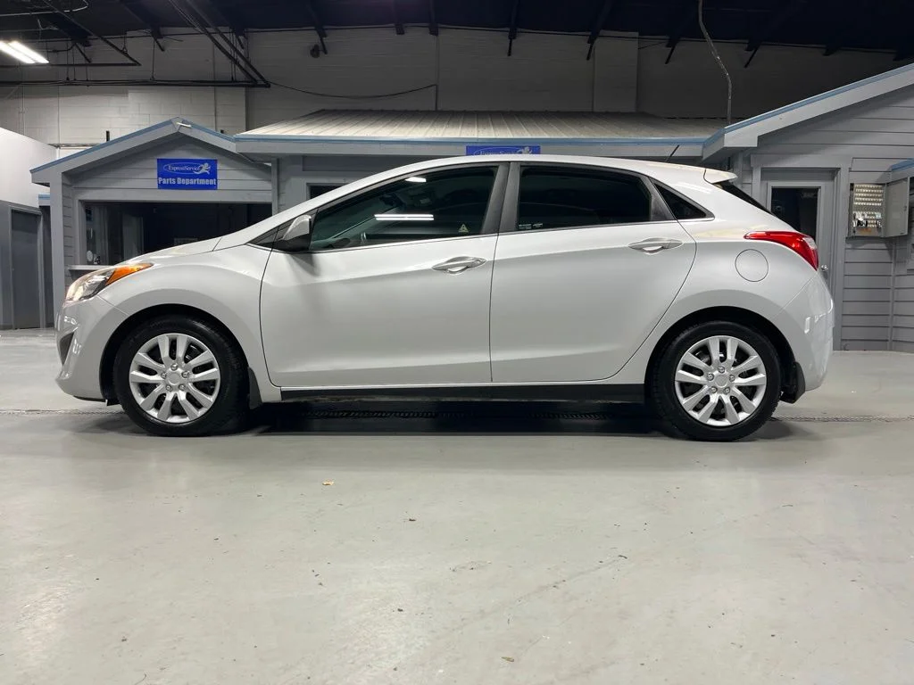 Used 2016 Silver Hyundai Base image 4