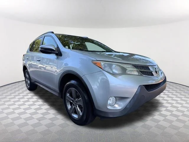 Used 2015 Silver Toyota XLE image 3