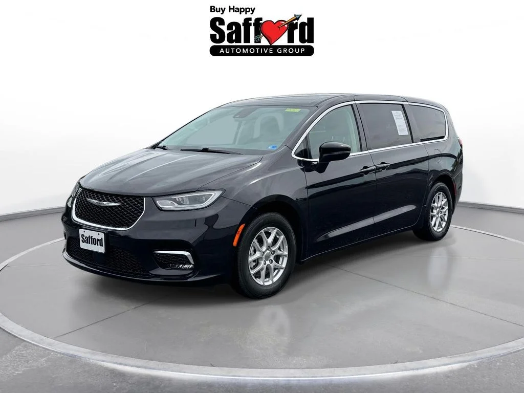 2023 Chrysler Pacifica Touring L's photo