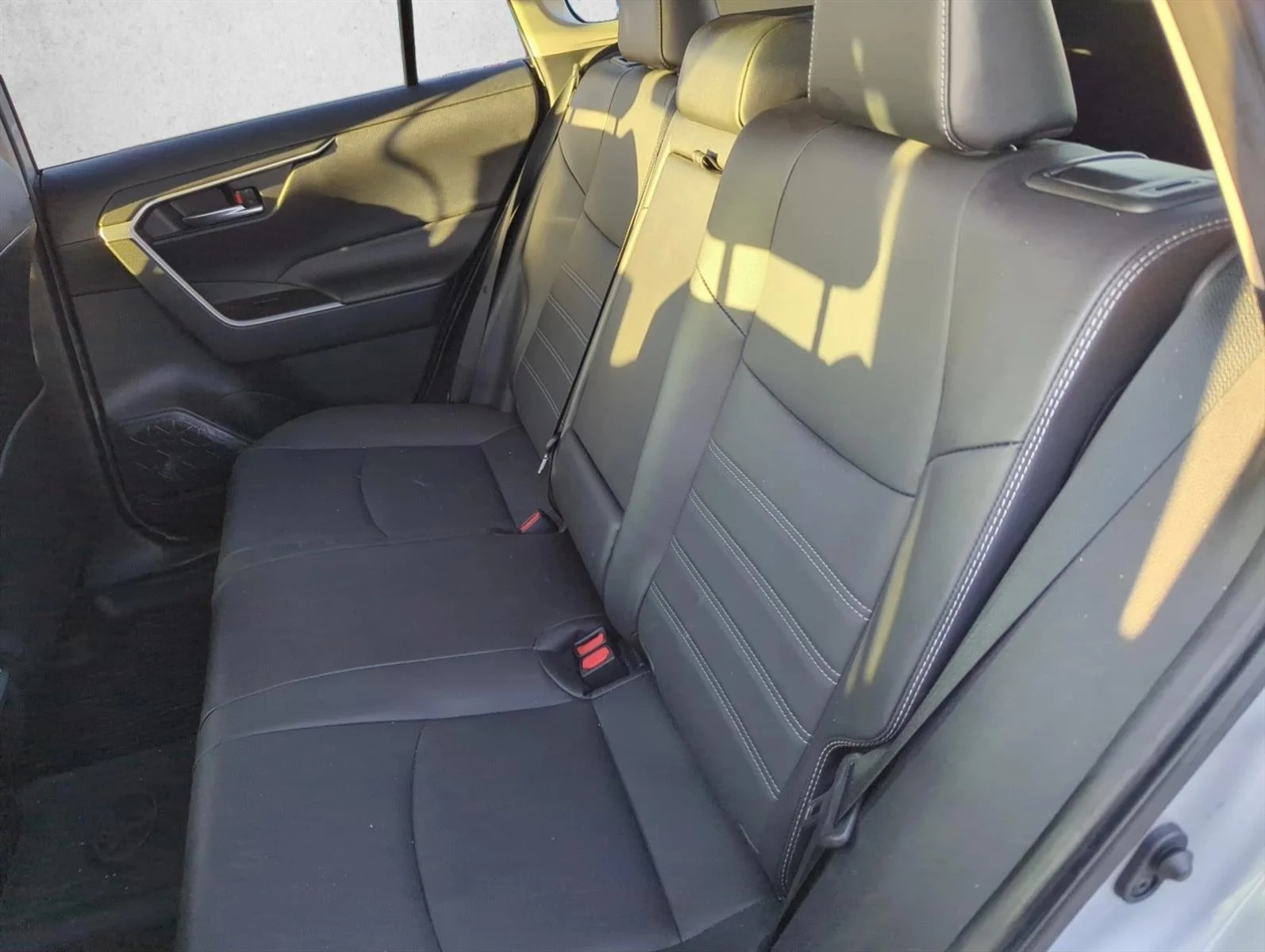 Used 2024 Silver Sky Metallic Toyota Hybrid XLE Premium image 21