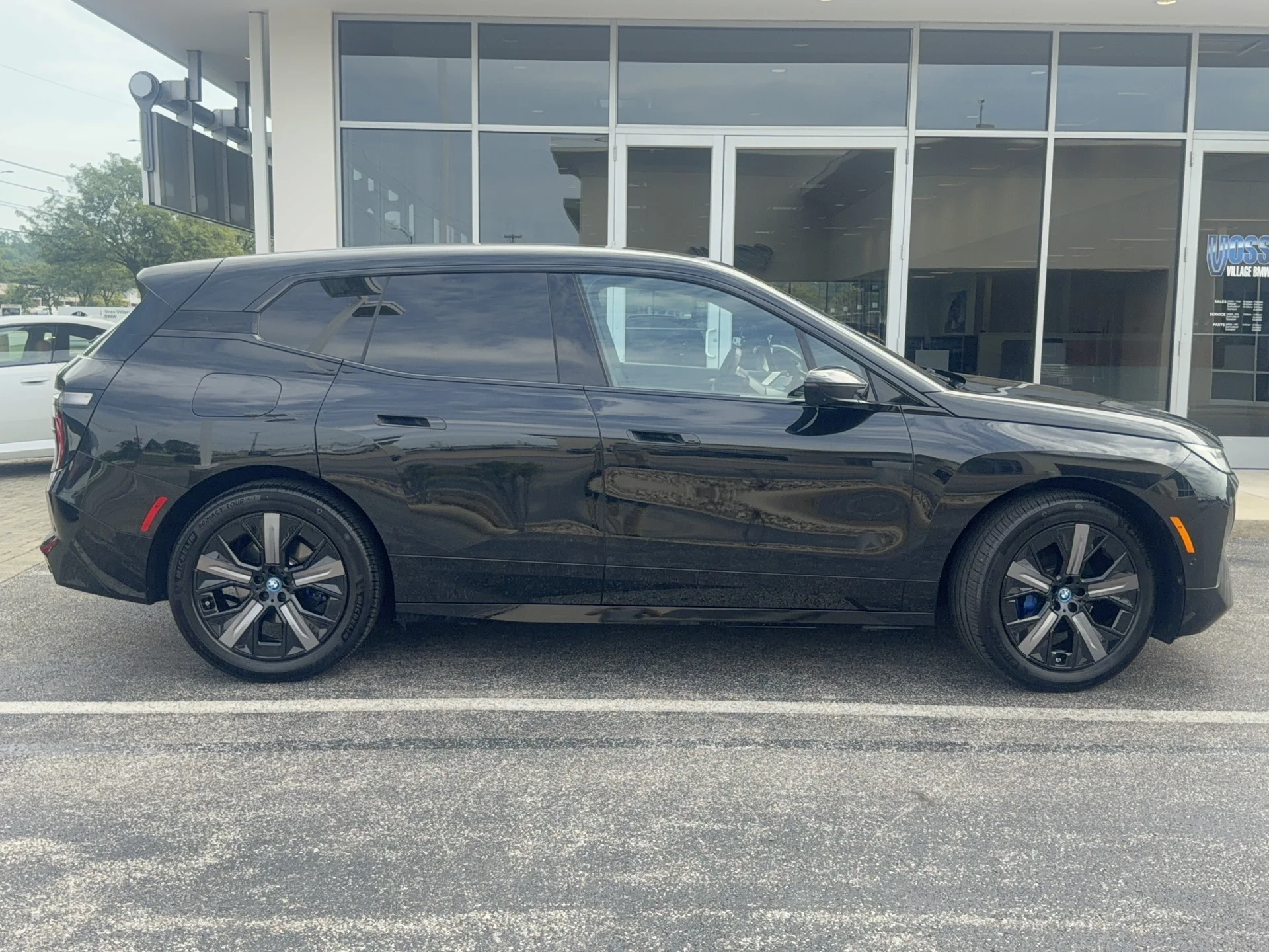 Certified Used 2024 Black Sapphire Metallic BMW xDrive50 image 2