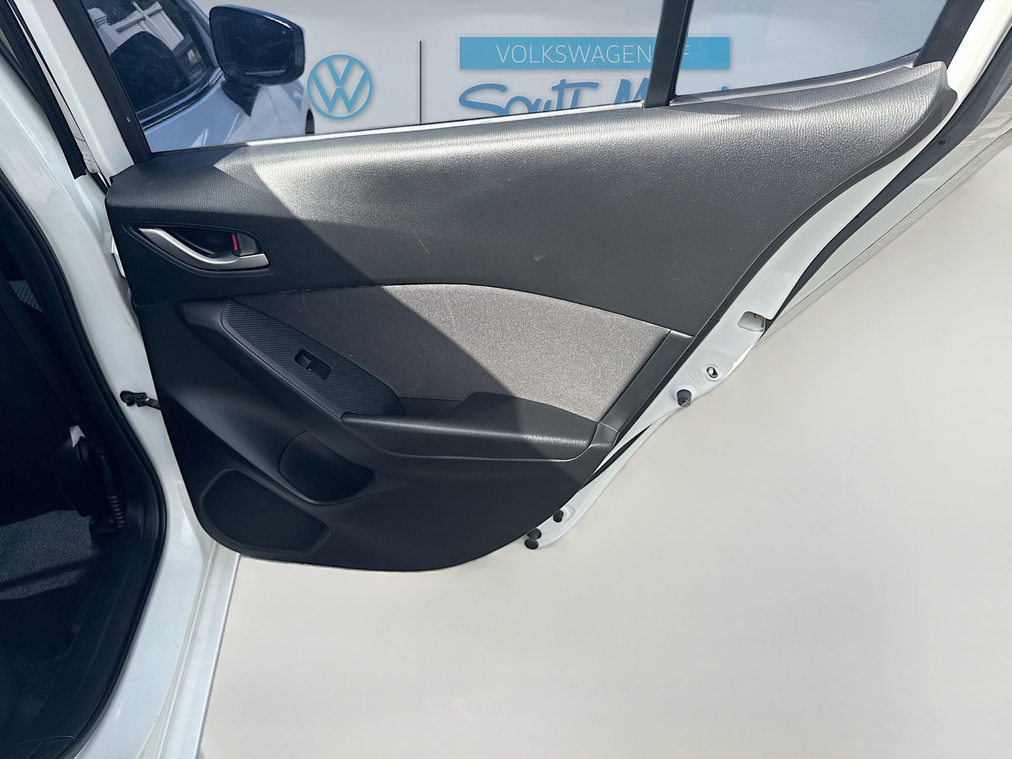 Used 2016 Snowflake White Pearl Mica Mazda i Sport image 28