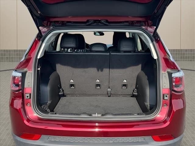 Used 2021 Red Jeep Latitude image 16