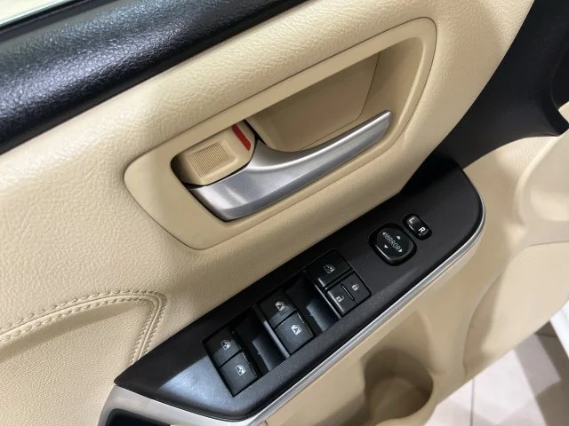 2017 Toyota Camry XLE - Photo 23