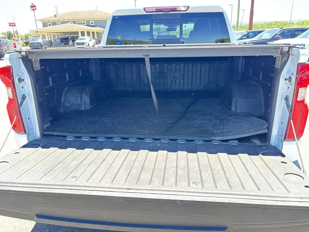 Used 2023 Iridescent Pearl Tricoat Chevrolet High Country image 13