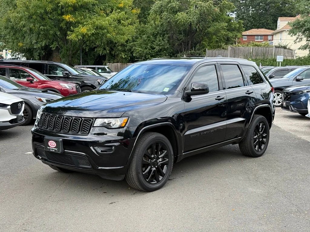 Used 2022 Diamond Black Jeep Laredo X image 1