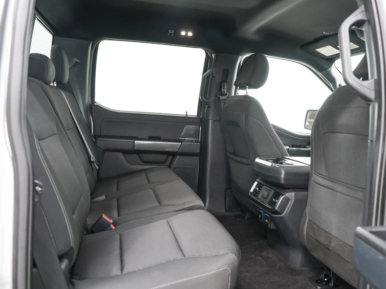 Used 2022  Ford XL image 13