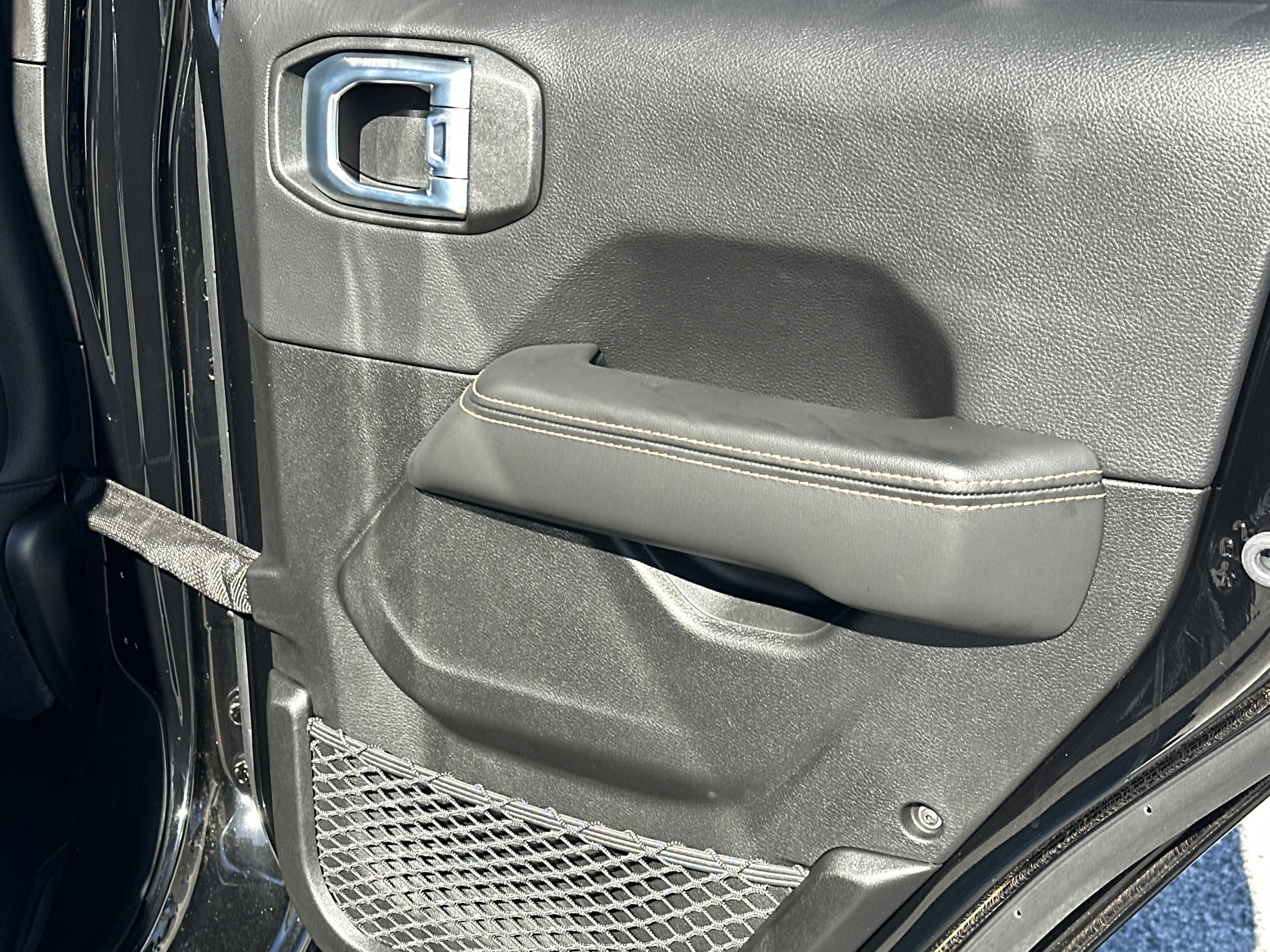 New 2026 Black Clear-Coat Exterior Paint Jeep Sahara image 17