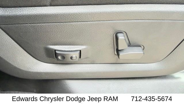 New 2026 Diamond Black Crystal Pearl-Coat Exterior Paint RAM Laramie image 37