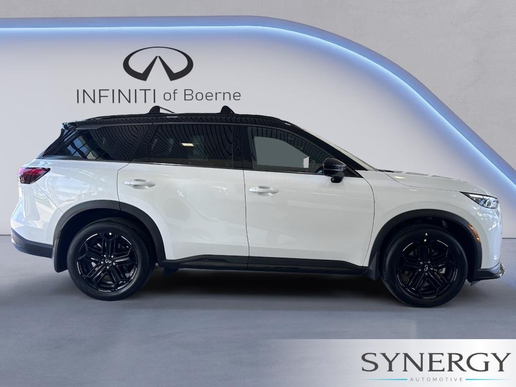 New 2027 2T RAD WHT INFINITI Sport AWD image 5