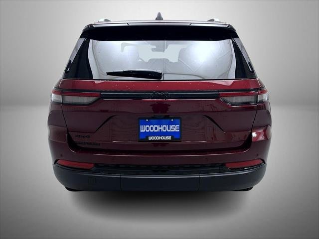 New 2025 Velvet Red Pearl-Coat Exterior Paint Jeep Altitude X image 6