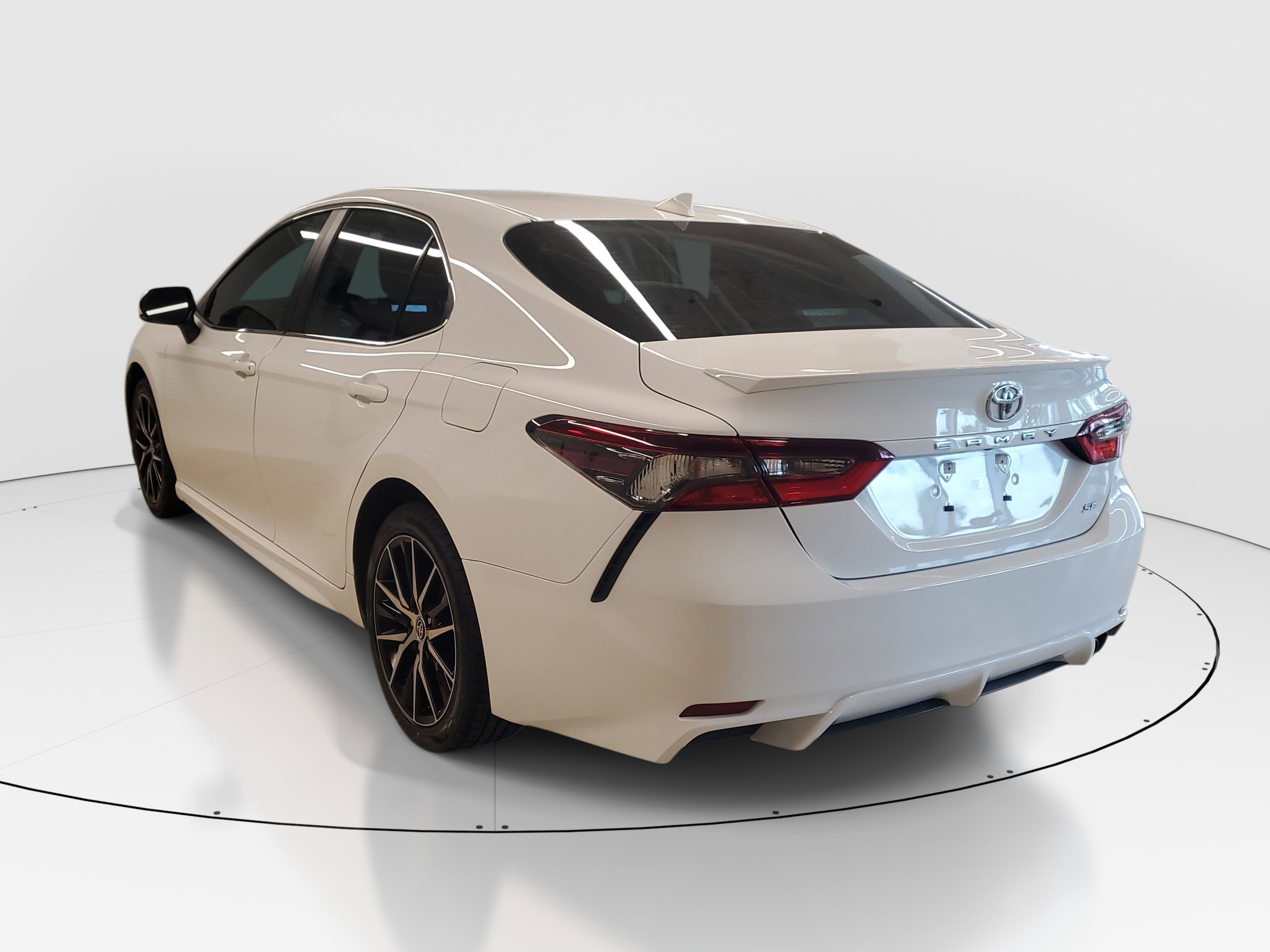 Used 2024 Ice Toyota SE image 5