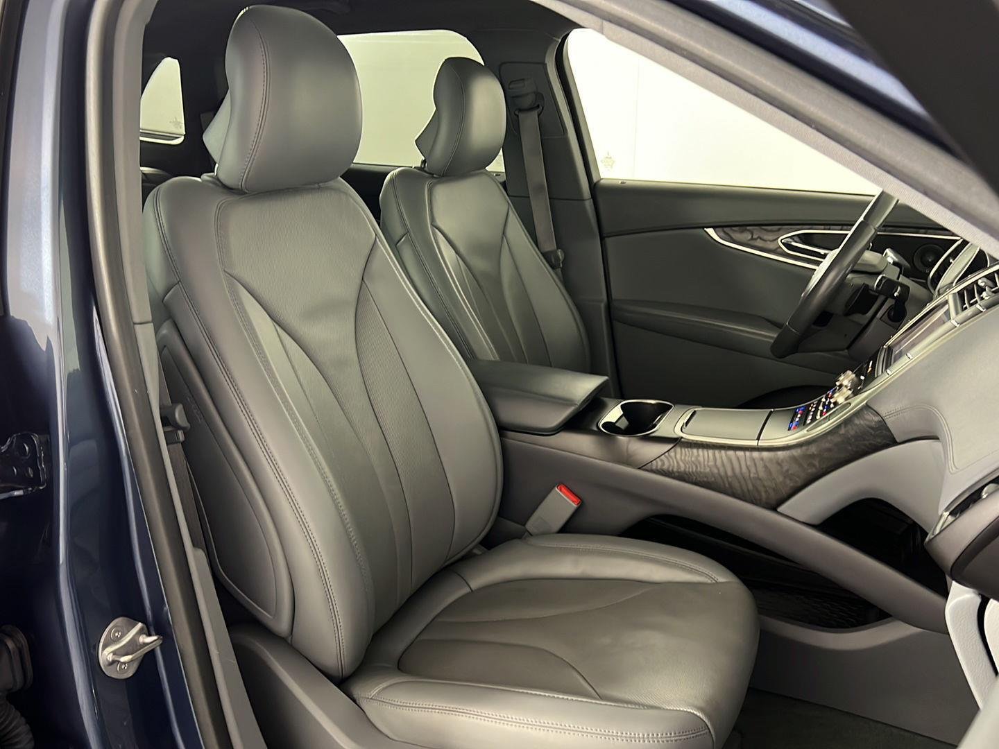 Used 2019 Blue Diamond Lincoln Reserve image 23