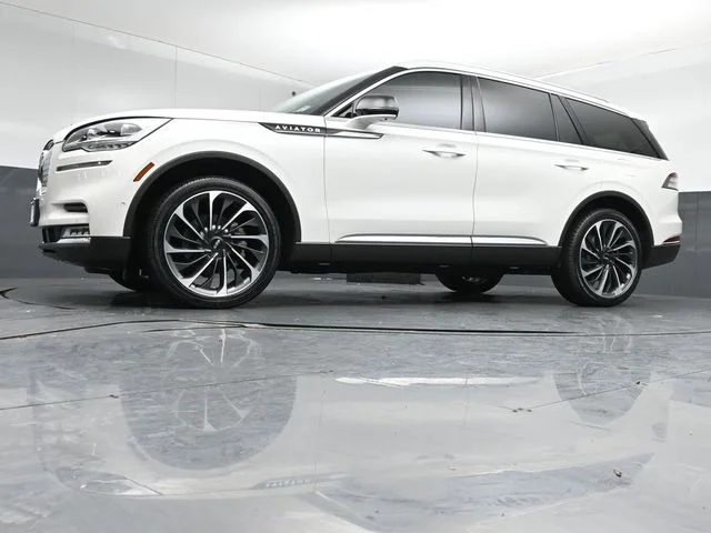 Used 2024 White Lincoln Reserve image 42