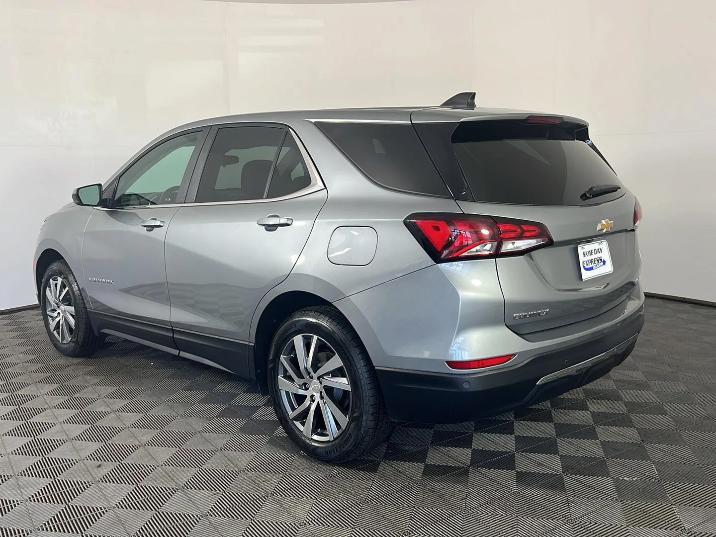 Used 2024 Sterling Gray Metallic Chevrolet LT image 17