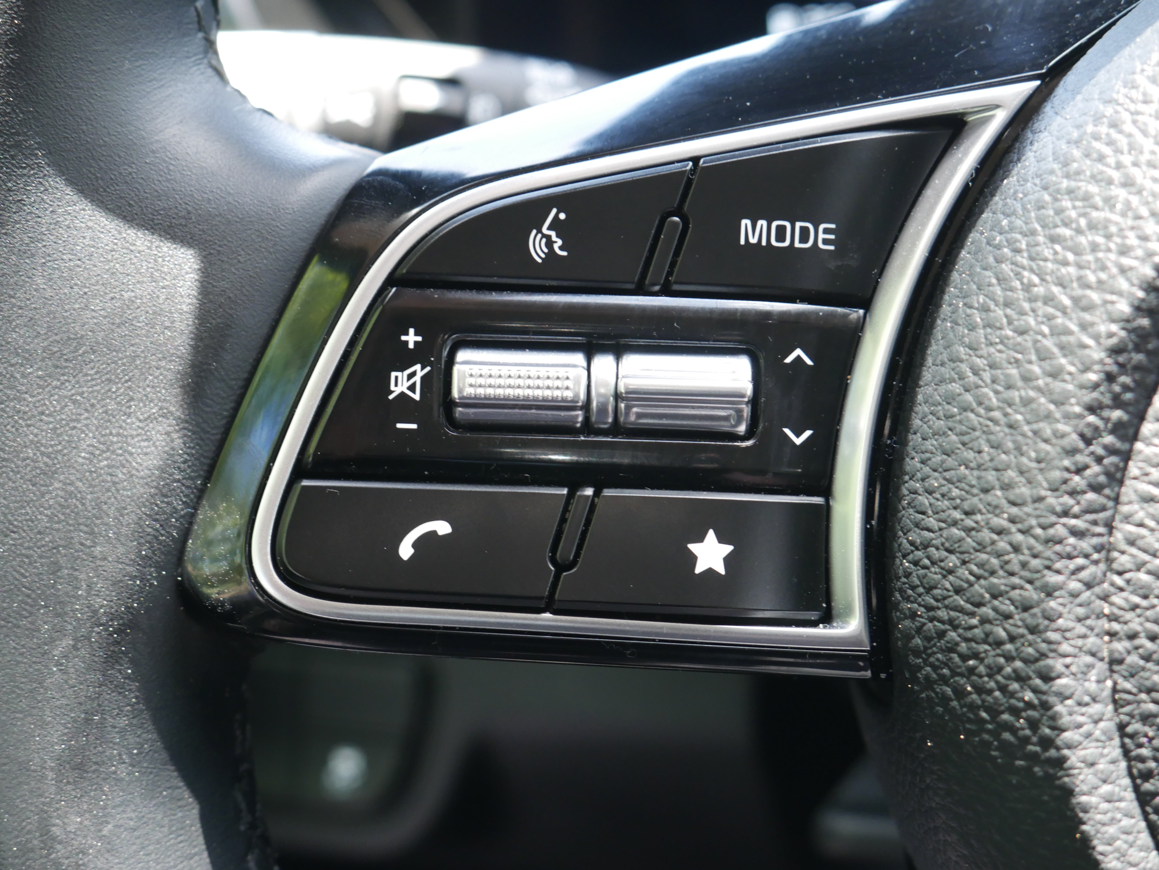 Used 2025 Neptune Blue Kia X-Line image 25
